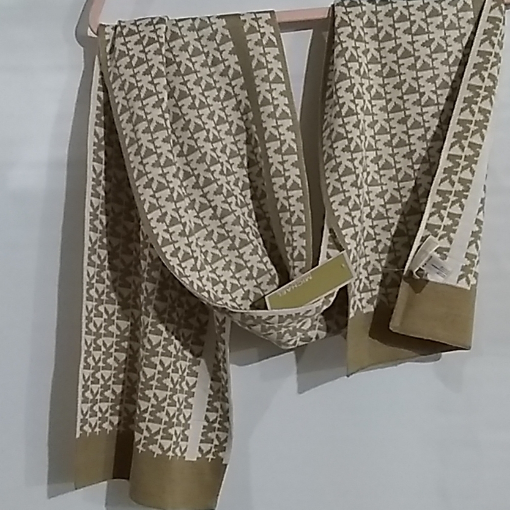 Michael Kors Women's Scarf NWT - Picture 5 of 5